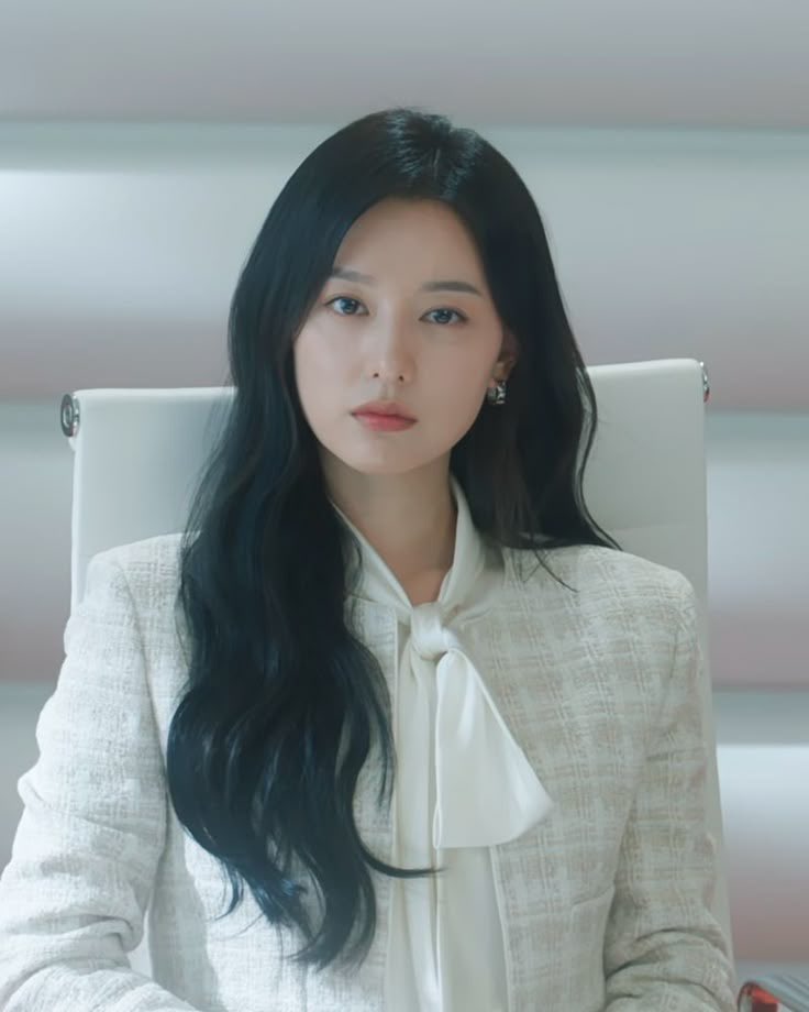 DaebiMama001's tweet photo. Who is your favorite female CEO?

1. Yoon Seri - Crash Landing on You
2. Do Do-hee - My Demon
3. Hong Hae-in - Queen of Tears
4. Seon Hui-ju - Perfect Crown https://t.co/GfUGW2npwI