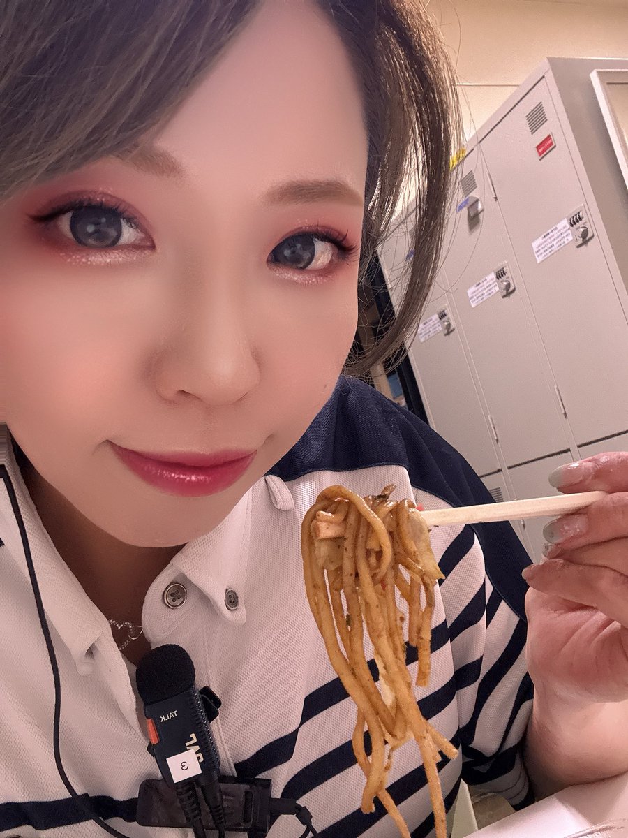 aica8333's tweet photo. からの〜私もいただきますなう💖
A主任ごちそさまです🫶💕
おいし〜😍✨
#BM合同 #BMグループ #屋台 #焼きそば https://t.co/E4QNTZ3N66