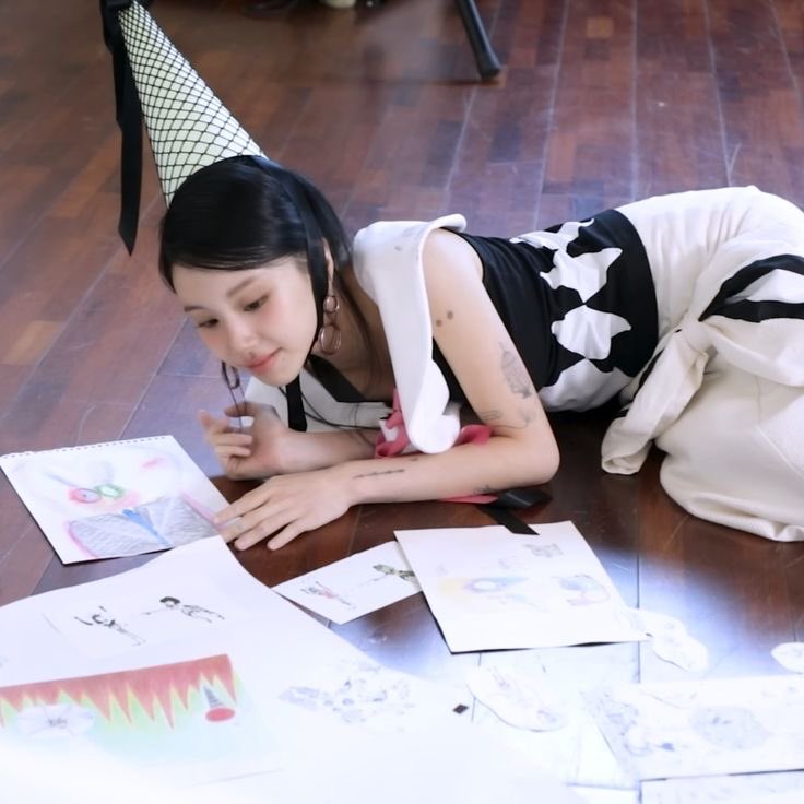 mincaeil's tweet photo. Chaeyoung’s hobbies #Chaeyoung https://t.co/c4POhl9kqj