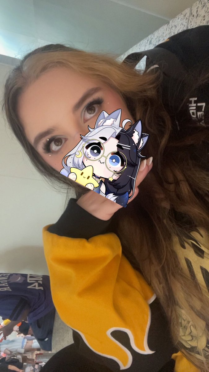 StarreiiNytVT's tweet photo. 🐾VTuber vs. IRL🐾

I don’t post my face very often so enjoy ~ 💫🌿 https://t.co/EkNZ1WBIYl