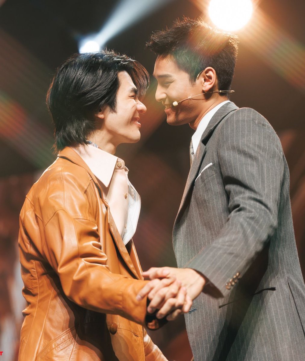 apospmee's tweet photo. 💚: there’s one thing i wanted to say but haven’t said outright, it’s how much i admire him… in my heart … i’ve always admired him.. i’ve always believed in him... i’m certain he’ll reach every goal he’s set for himself and make all of his dreams come true… i just want to say from the bottom of my heart… apo is truly an exceptional person