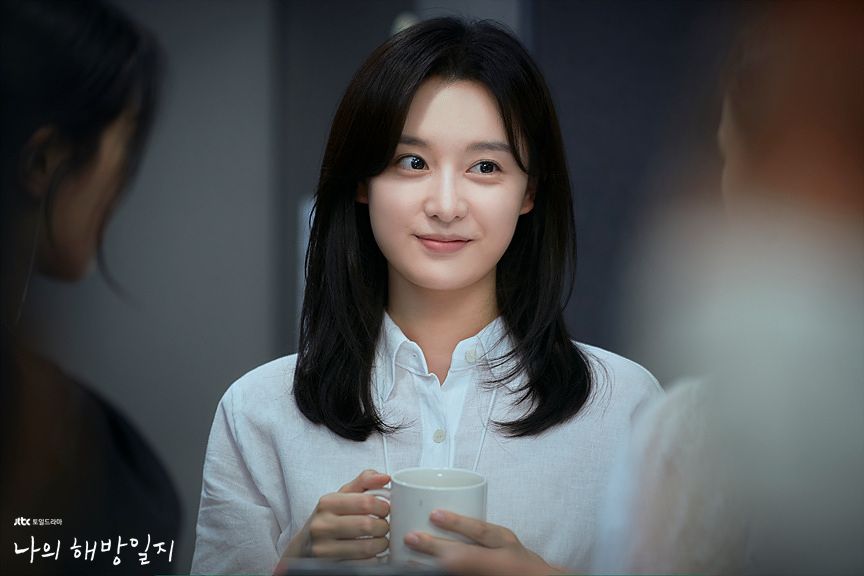 jiwonslave1019's tweet photo. FYI, jiwon did gain weight for a character in 2021. Her costar was even asked about it and he said

"If jiwon actually did that then I respect her an actress. If it's actress Kim Ji Won she might've actually done that, she's stubborn and really serious about acting" - Son Suk Ku https://t.co/tE1H1pauHn