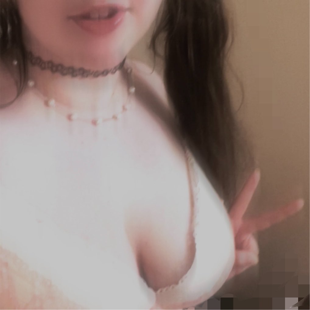 s3xdoll_bunni3's tweet photo. wanna make my tits bigger before my debut~💕💖💞 
rt this for my tits in your inbox, tip for customs 💕 i'm saving up for my breast pump 😖💗 https://t.co/TxoW3ik05q
