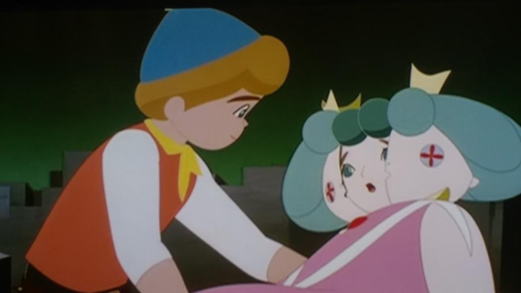 tominekoyouko's tweet photo. 映画アーカイブ『#ガリバーの宇宙旅行』(1965)。孤児のテッド少年は野良犬のマック、兵隊人形の大佐とガリバー博士のロケットで宇宙旅行に出発する。目指すは青い希望の星。東宝特撮映画の参加も多い関沢新一の脚本を黒田昌郎が演出した東映長編初のSFファンタジーで時間の逆転などのアイディアも利いている。テッドを演じる坂本九の声音を生かしたミュージカル展開もいい。ファンタジックな舞台設定と上品な色彩、初作画監督の古沢日出夫の新感覚を感じさせるデザインなど通常の東映長編離れした魅力があり、どこかフランス映画を思わせる独特の香気にファンも多い。広大な宇宙を表現する撮影の工夫も見られ、冨田勲の音楽も気宇壮大だ。まだ動画マンにすぎなかった宮崎駿が終盤の重大な改変を提案し原画も描いたことが有名だが、むしろ見るべきは主人公が夢に希望を得て元気に生きていくラスト。それは作り手が夢＝ファンタジーの持つ力を信じている表われで、宮崎の改変も呑み込む強さを持っている。光線のフォルムの斬新さやエンジェルの可愛さも特筆。ちなみにキングギドラの引力光線(光学作画の名手・飯塚定雄の手になる)は前年1964の東宝特撮映画『三大怪獣　地球最大の決戦』(これも関沢脚本)で初登場している。