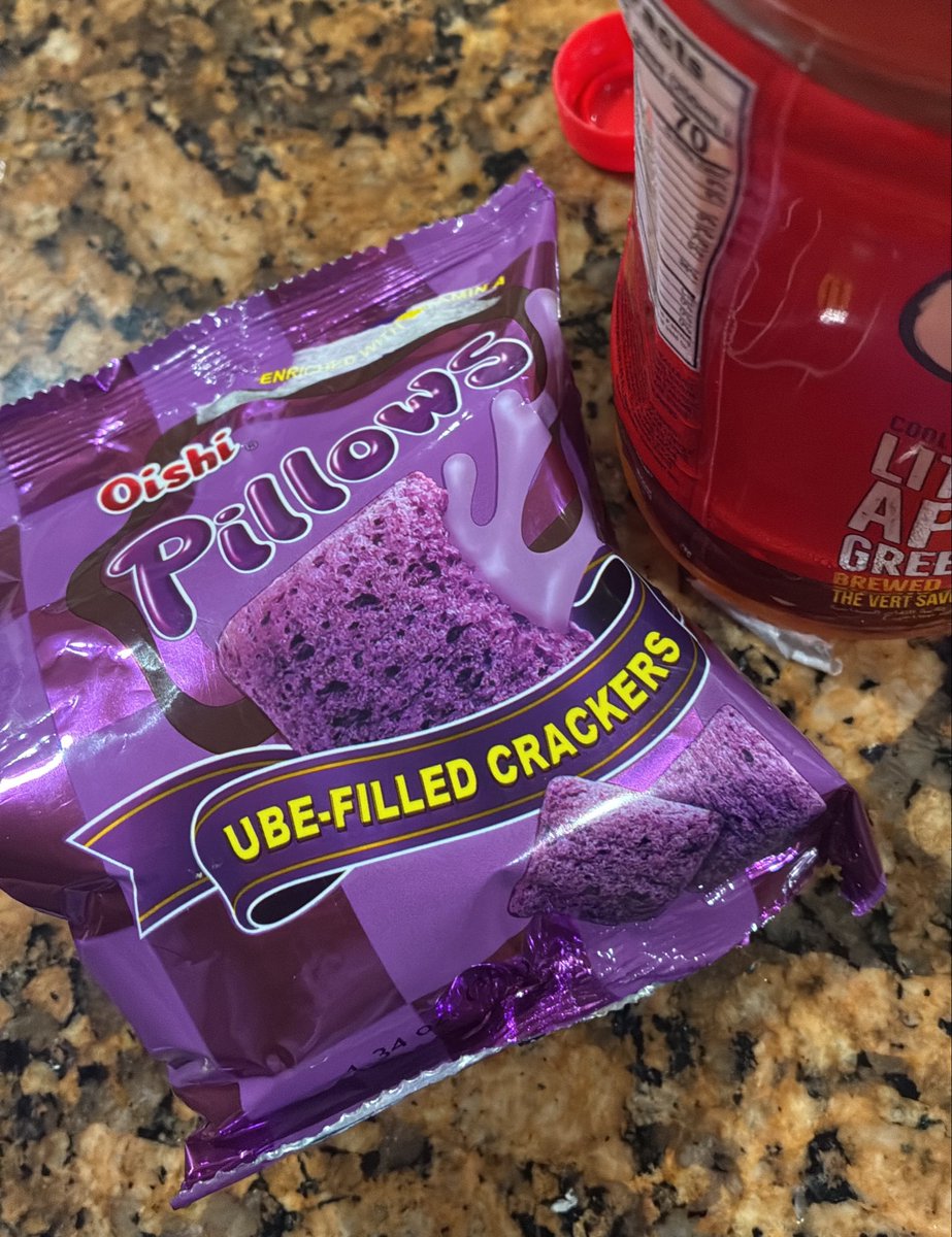 oseantidee's tweet photo. Ube pillows>> chocolate pillows cnu agree? https://t.co/0gsQA3fvHU