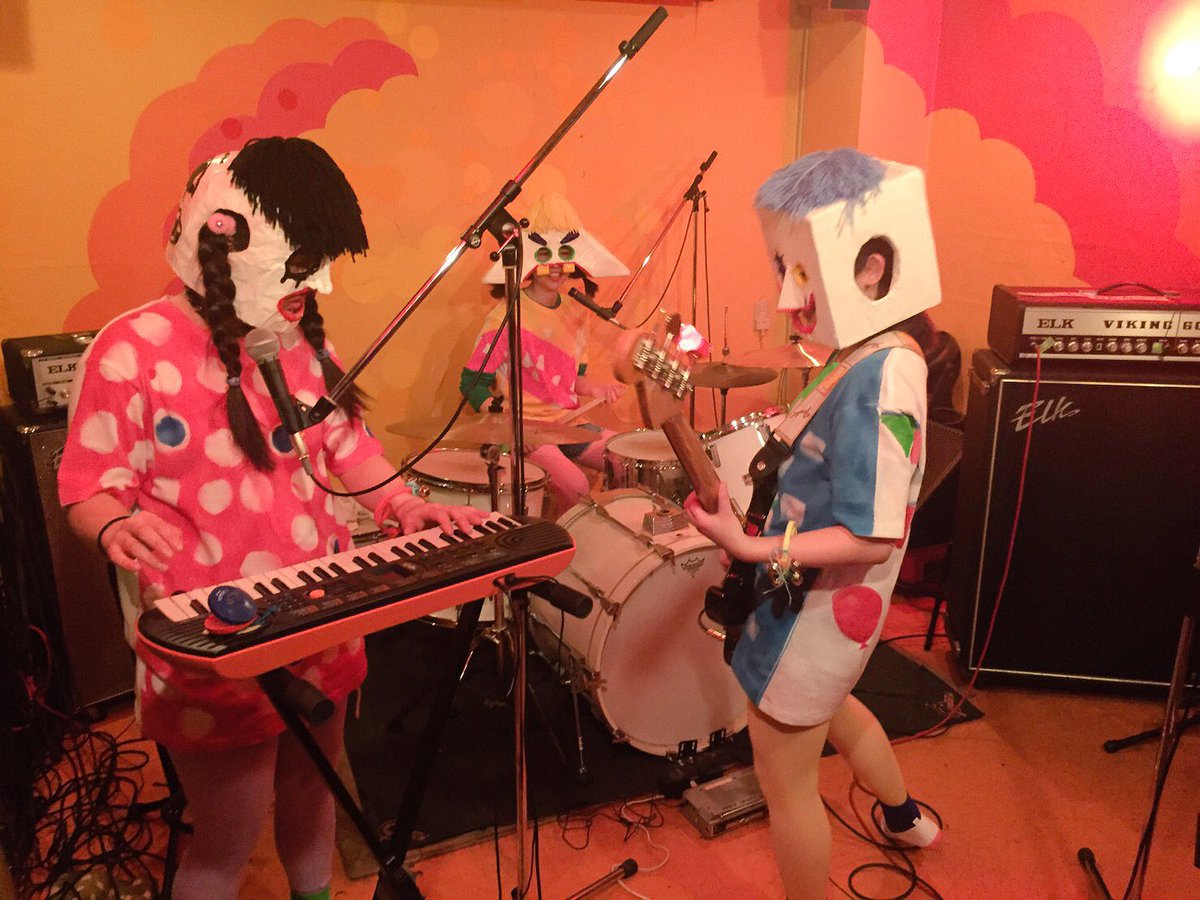 BoGGGeY's tweet photo. はじめてAngine de Poitrineを見たとき、10年前福岡にはTOKOTOKOTONNTOKO'Sが居たことを思い出した。彼女らあの頃まだ高校生くらいだったと思うんだけど、センス抜群だったな。 https://t.co/1E1J4y6I8d