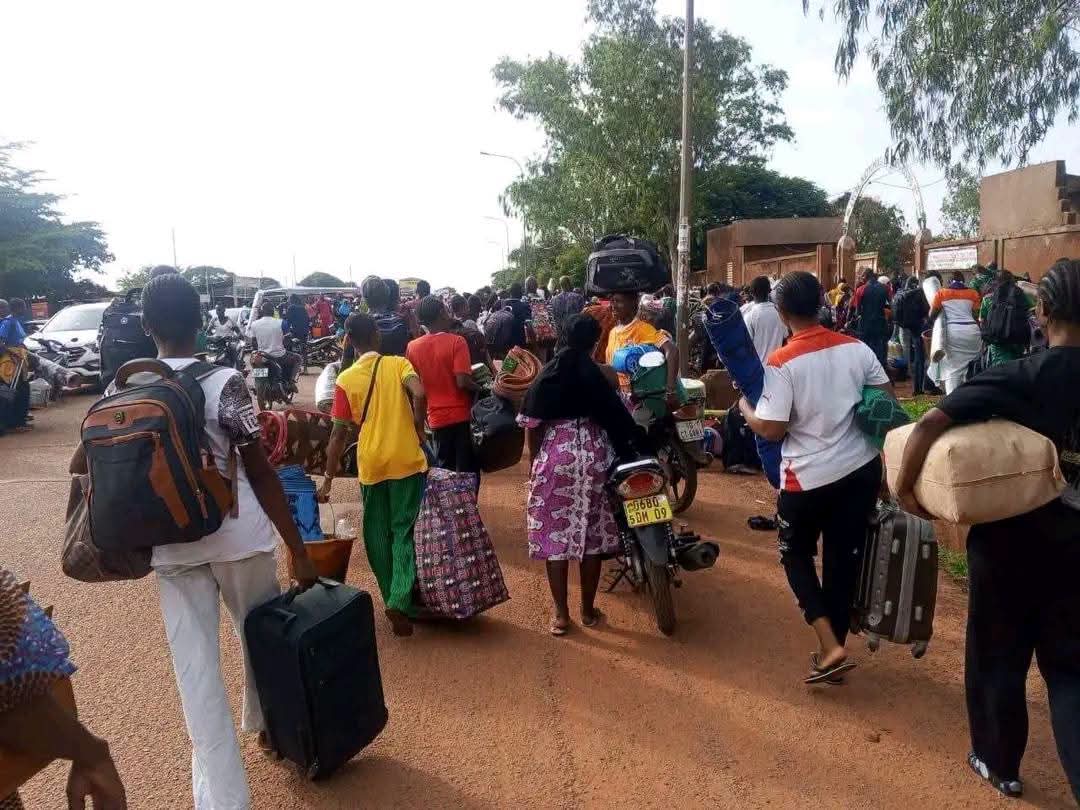 malkoomx00's tweet photo. 🇧🇫 🪖 🎓
Ce lundi 27 juillet 2026, les nouveaux bacheliers de Bobo-Dioulasso ont entamé leur immersion patriotique obligatoire, une formation d'un mois visant à renforcer le civisme, la discipline et l'engagement citoyen. https://t.co/wnKqB2fNU1