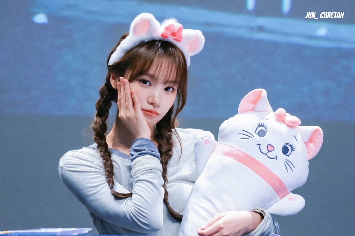 junchaetah's tweet photo. ^ ྀི ̳- ‧̫ • ̳^ฅ
260705
@le_sserafim 

#LE_SSERAFIM #르세라핌 #ルセラフィム
#KIMCHAEWON #CHAEWON #김채원 #채원 #チェウォン https://t.co/mIfcy0vi6v