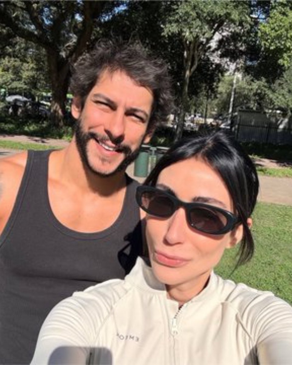 Bicudofeh's tweet photo. 🚨 Michelle Barros e Shia anunciaram o fim do relacionamento. 

Em comunicado publicado nas redes sociais, o casal afirmou que decidiu seguir caminhos diferentes, mas destacou que permanece com carinho, respeito e admiração mútua.

#MichelleBarros #Shia #Famosos #Noticias #Viral https://t.co/7cHurYH4VL