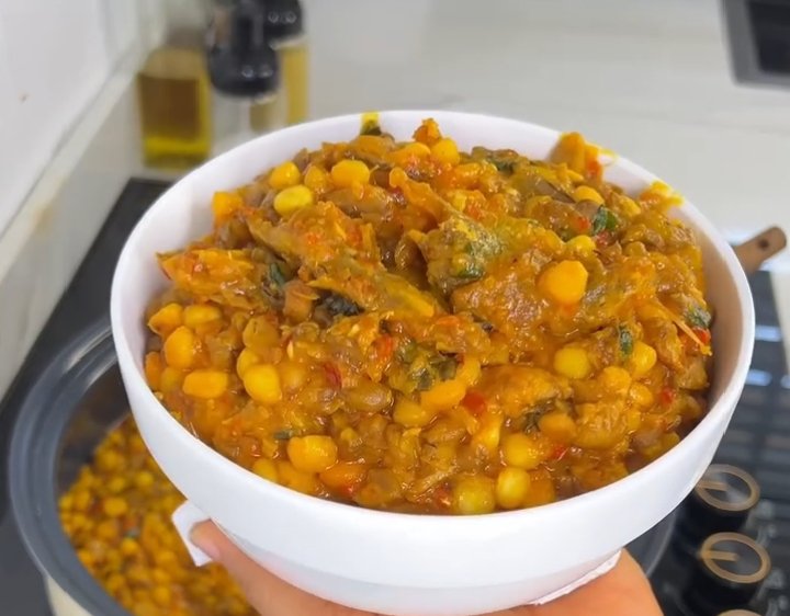 Prettygurly_30's tweet photo. Beans lovers come forward. Whats your favorite way to enjoy beans? 
What do you always pair with it? https://t.co/481c6sHWai