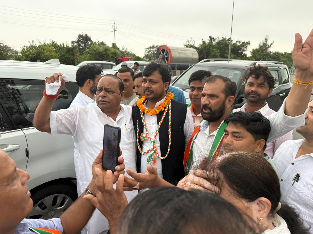 AlamTauquirJNU's tweet photo. यूपी, रामपुर के रास्ते में प्रभारी, उत्तर प्रदेश कांग्रेस एवं राष्ट्रीय अध्यक्ष-अनुसूचित जाति विभाग, AICC श्री राजेंद्र पाल गौतम जी के साथ—-हापुड़ में कार्यकर्ताओं द्वारा जोरदार स्वागत संवाद।
@INCIndia @INCUttarPradesh https://t.co/IruEOFvEPx