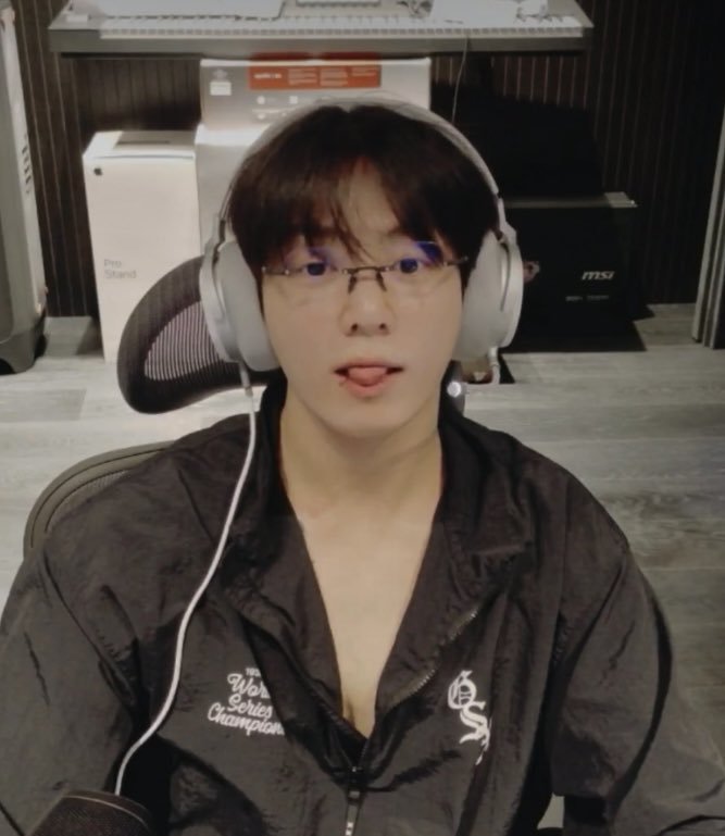 bts_jungkookyie's tweet photo. 😛 https://t.co/x67QVQgoNx