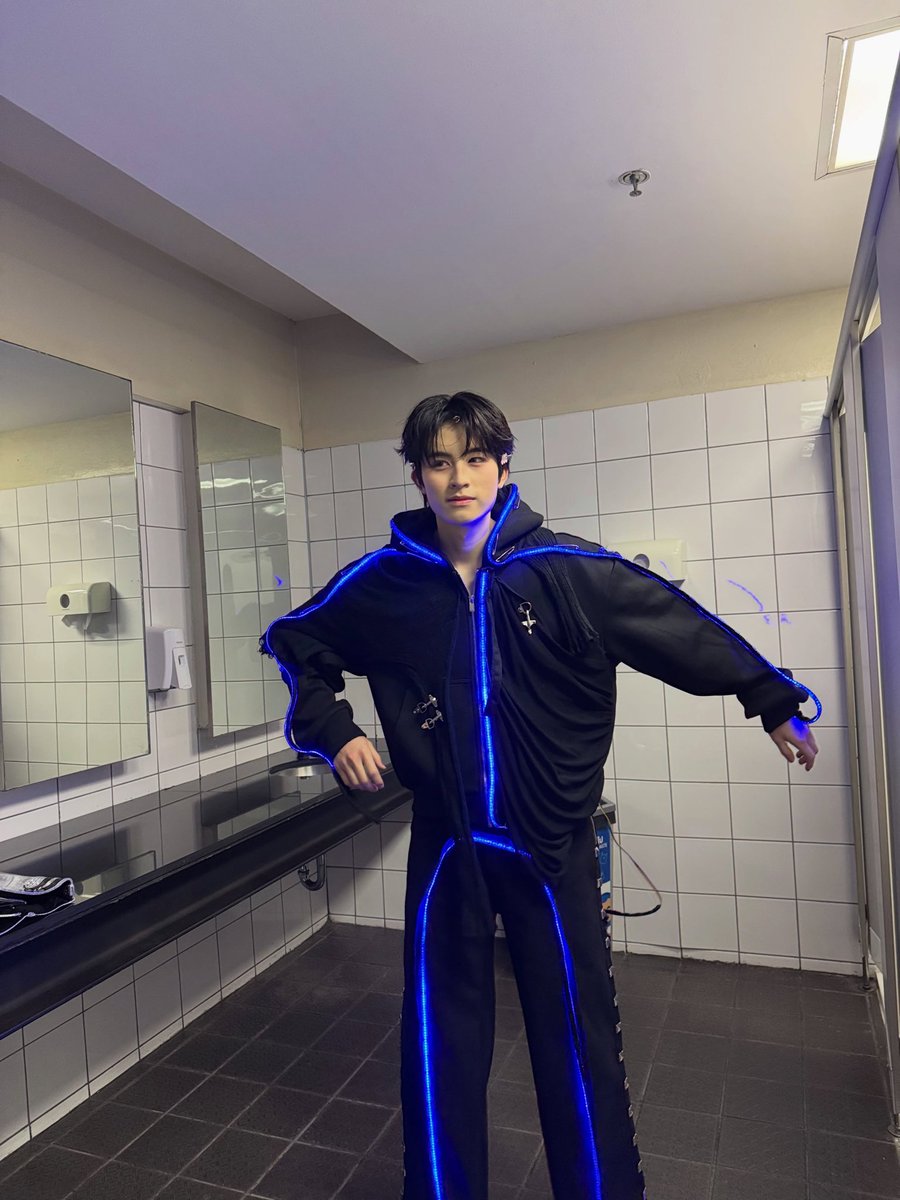 AA__LAB's tweet photo. ー♡ aa.busofficial IG POST UPDATE 🫧
(28.07.2026)  

🗯️: la1 done

🖇 : https://t.co/QzUmMq2fKW

#AAashirakorn @aa_ashirakorn #BUSbecauseofyouishine 
#BUS_LIGHTASONE https://t.co/2Y5HlSsFNv
