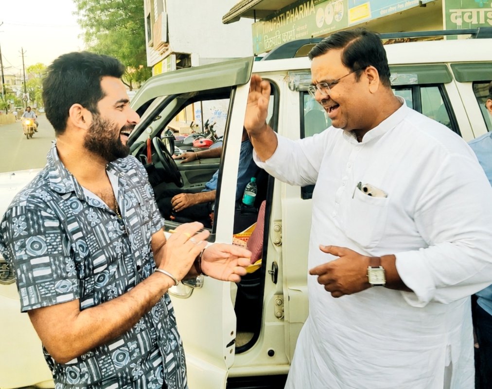 Real_Dkraghu's tweet photo. भारतीय जनता पार्टी अशोकनगर जिले के यशस्वी जिला अध्यक्ष आदरणीय भाईसाहब श्री आलोक तिवारी जी को जन्मदिन को हार्दिक शुभकामनाएँ एवं बधाई।

ईश्वर से प्रार्थना है कि आपको उत्तम स्वास्थ्य, दीर्घायु, सुख-समृद्धि तथा संगठन और समाज सेवा के लिए निरंतर नई ऊर्जा प्रदान करें। https://t.co/6FRba0PnMt