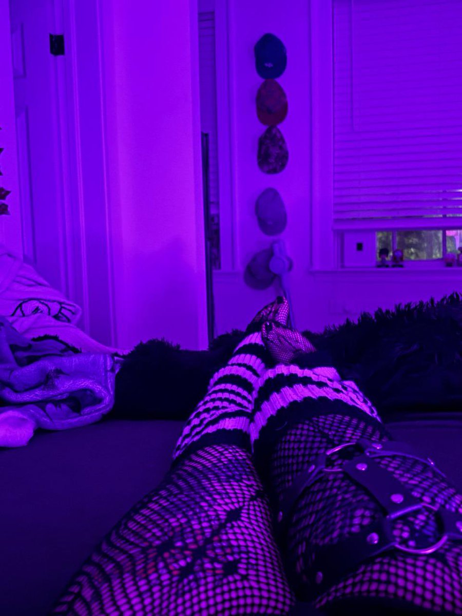 RemiVelvet's tweet photo. a voice that does wicked things to you https://t.co/IzgB6QTh9L