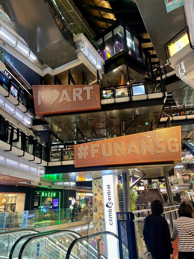 Ethereaimist's tweet photo. Endless floors and countless goods mall check-in for today wandering around is so calming but shopping’s my main priority https://t.co/s0ao7s7VAH