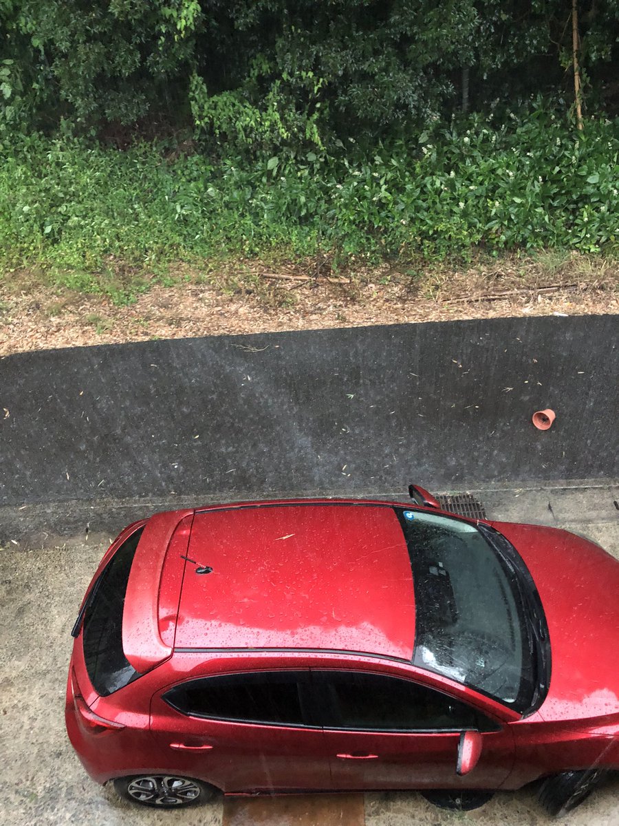 jE2HOL's tweet photo. ゲリラ豪雨キタァ〜 https://t.co/JDOq2iR280