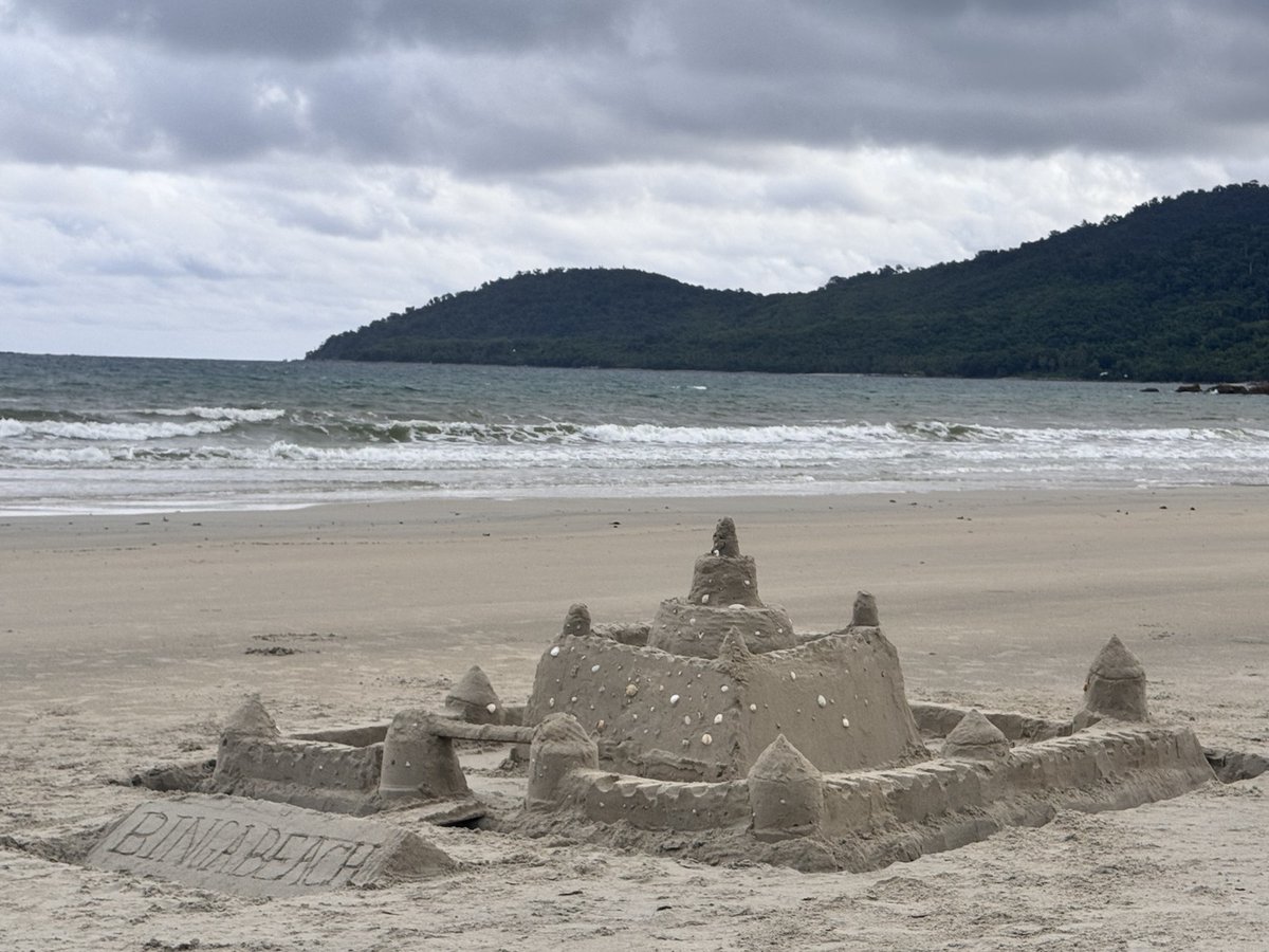 bingabeach's tweet photo. rate out sand castle 1-10 before tide gets ���🏰👇 #sandcastle #bingabeach #beachday #beachtok #summerfun https://t.co/QZPZCBecF4