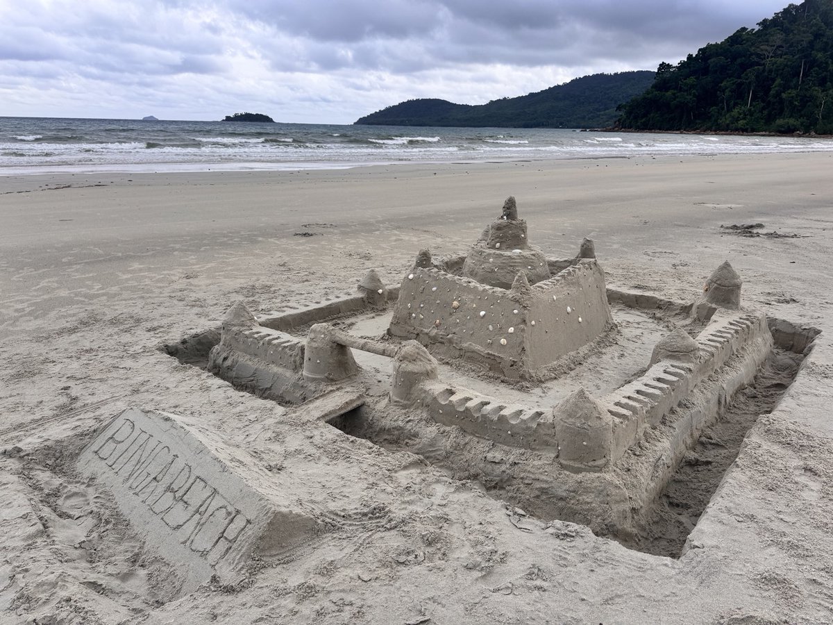 bingabeach's tweet photo. rate out sand castle 1-10 before tide gets ���🏰👇 #sandcastle #bingabeach #beachday #beachtok #summerfun https://t.co/QZPZCBecF4