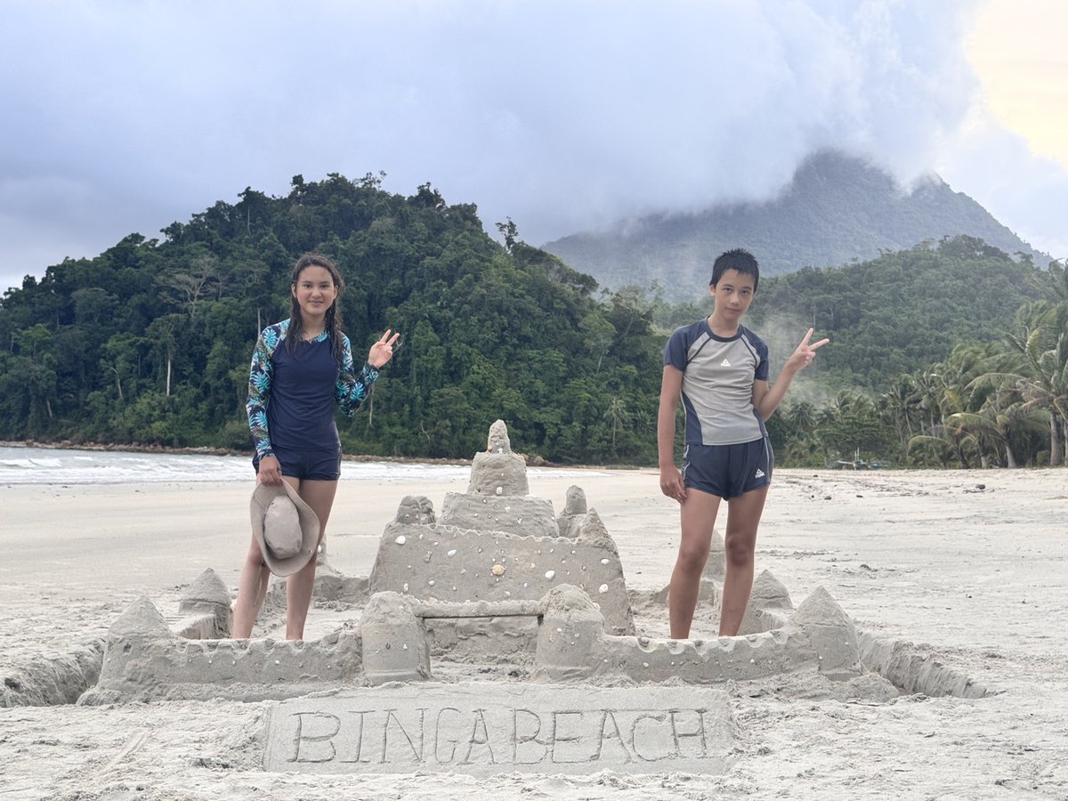 bingabeach's tweet photo. rate out sand castle 1-10 before tide gets ���🏰👇 #sandcastle #bingabeach #beachday #beachtok #summerfun https://t.co/QZPZCBecF4