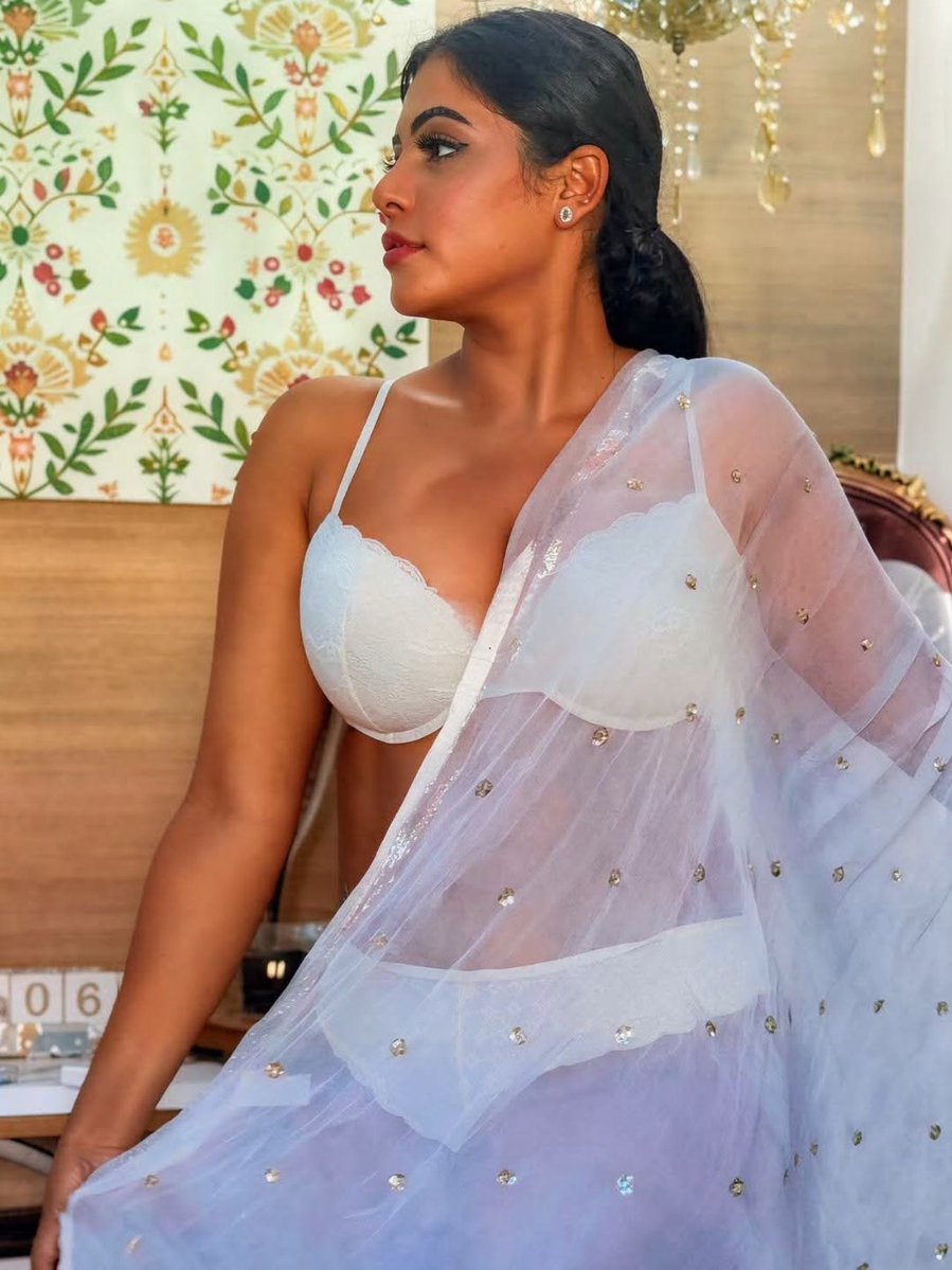 Paradise2k00's tweet photo. Reshma Pasupuleti 🤍🥵 https://t.co/CJHDQ3RFRT