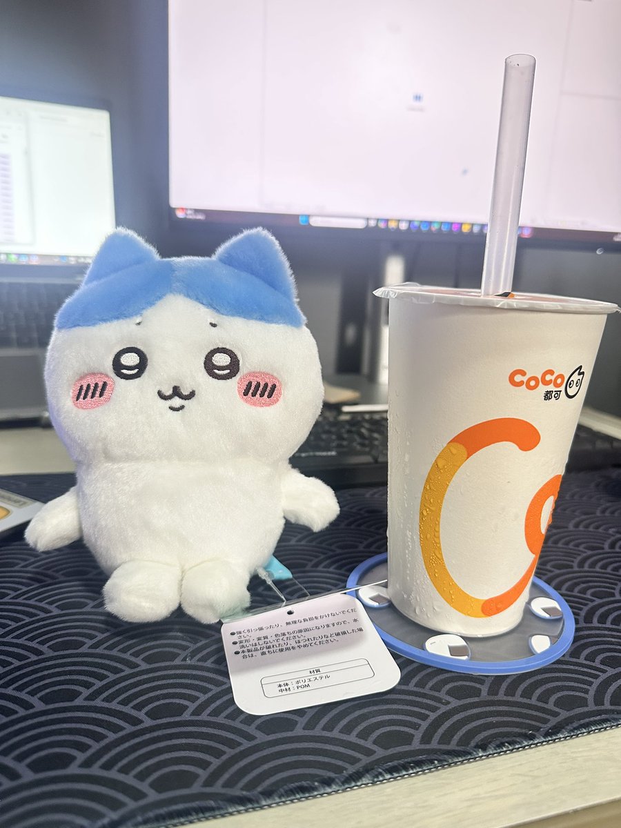 umizoomiy's tweet photo. bought milk tea just to use the coaster (yes i haven't removed the tag yet) https://t.co/i7jXoDlo7O