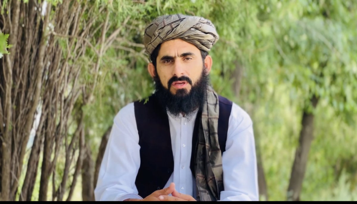 Qari_Taib's tweet photo. هیڅکله د یو چا په باب د ده په غیاب کې فیصله مه کوه
 
د خپل ملګري نیمګړتیاو له وجې له هغه سره لارې مه بیلوه ، په دنیا کې به داسې ملګری پیدا نه کړې چې بې عیبه وي

دا ناڅیزه دنیا په نفرتونو نه ارزي ، محبت او مینه وشیندئ 

یوازې د الله تعالی څخه د امیدونو د پوره کولو طمع ولره https://t.co/cXGhpNDrHR