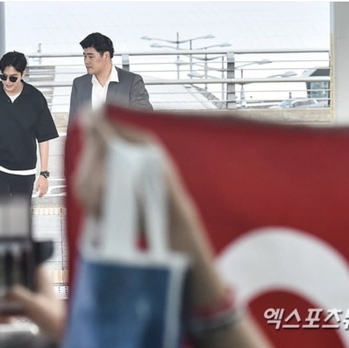 SuleMinozTR's tweet photo. Dile kolay 10 yıl oldu🥹 onu ilk canlı görüşümüz #AlwayswithLeeMinHo ♥️
 @ActorLeeMinHo mesafelerin farklı bir dilin farklı bir kültürün sevmeye engel olmadığını bana öğreten insan iyi ki varsın ♥️ #LeeMinHo https://t.co/JLkmImccGo