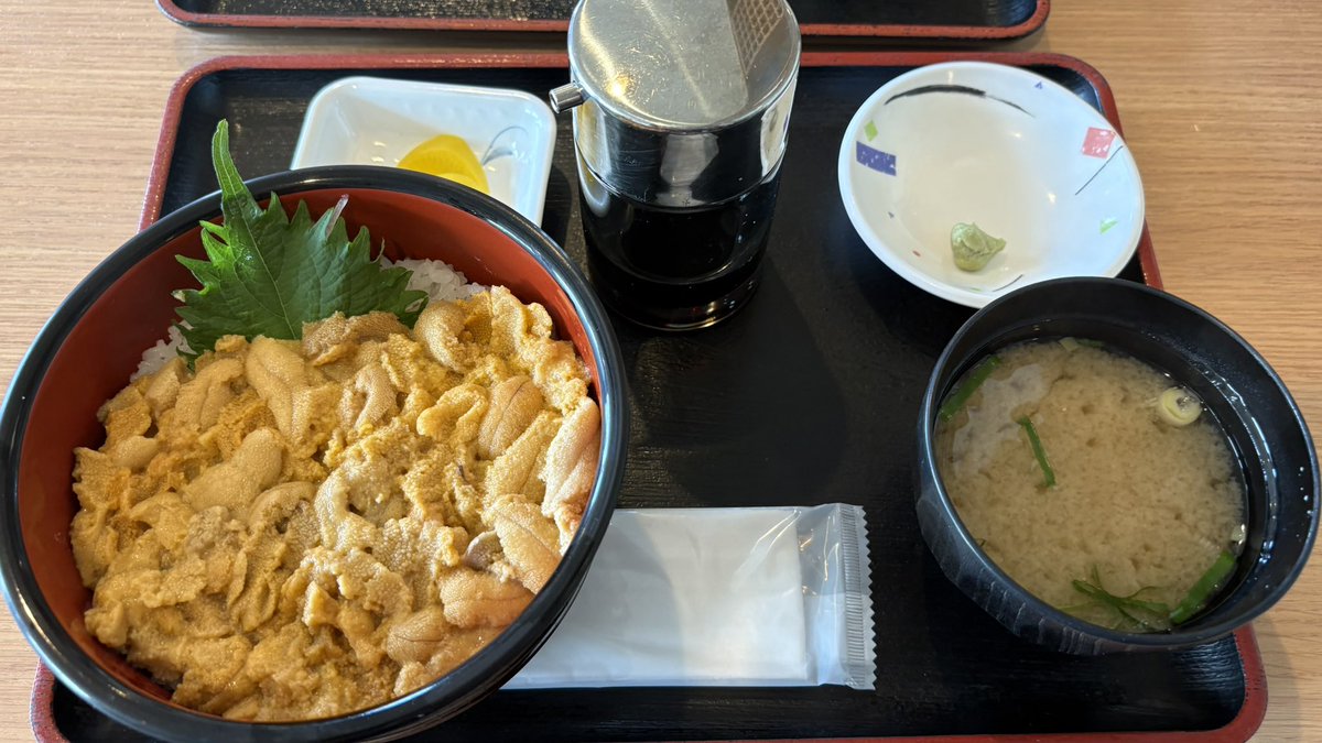 tansoman's tweet photo. しばらく投稿してなかった中で唐突にウニ丼貼り付けて浮上
#積丹 https://t.co/Kfy0u6Gscm