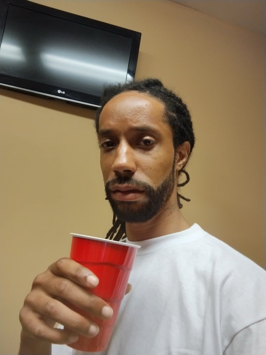 CGbadazz420's tweet photo. Single https://t.co/a2gDbWrxz2