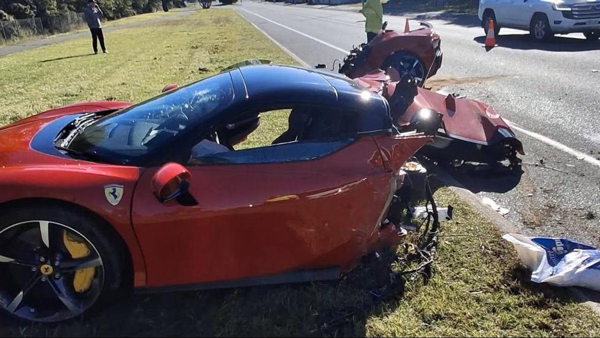 luxurylaunches's tweet photo. his influencer crashed his $700,000 @Ferrari  into a tree, splitting it in half, and then calmly walked away to post about it - 
https://t.co/3ADmml3Q7G https://t.co/ZhfTNVtnDz