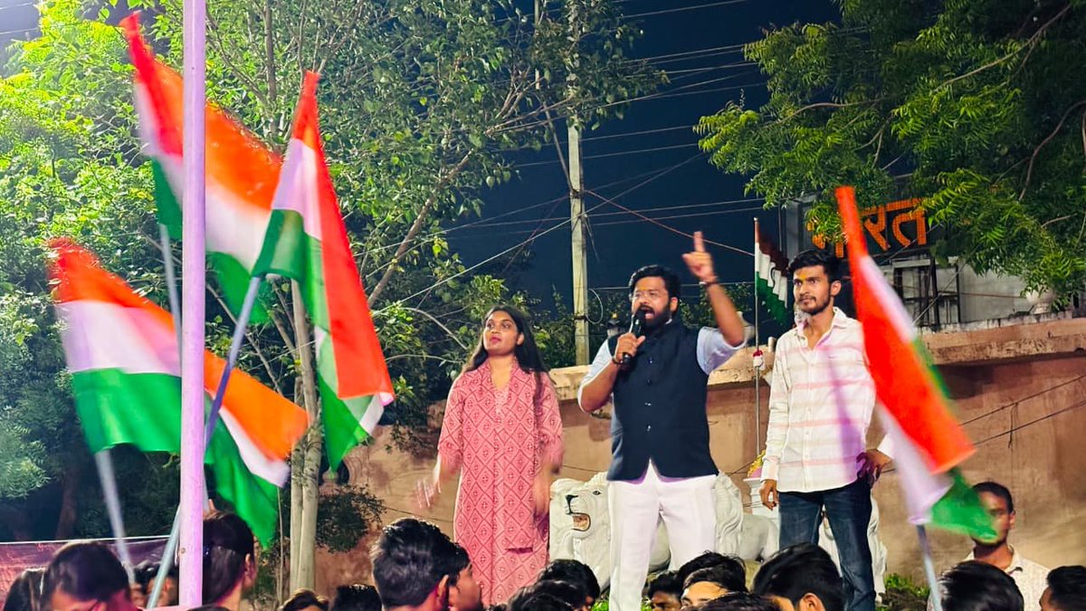 ABVPVoice's tweet photo. अखिल भारतीय विद्यार्थी परिषद, भोपाल महानगर द्वारा कारगिल विजय दिवस के अवसर पर राष्ट्र की रक्षा हेतु अपना सर्वस्व अर्पित करने वाले अमर वीर जवानों के अदम्य साहस, अद्वितीय पराक्रम एवं मातृभूमि के प्रति उनके अटूट समर्पण को नमन करते हुए भावपूर्ण श्रद्धांजलि अर्पित की गई।

इस अवसर पर मशाल यात्रा का आयोजन एवं भारत माता पूजन किया गया। कार्यक्रम में अखिल भारतीय विद्यार्थी परिषद के राष्ट्रीय महामंत्री डॉ. विरेंद्र सिंह सोलंकी मुख्य रूप से उपस्थित रहे।