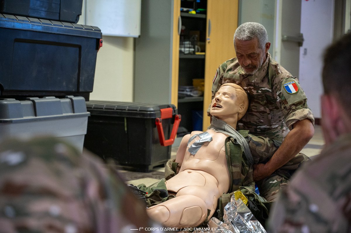 1FRCorps's tweet photo. đŻÂ La prĂ©paration opĂ©rationnelle se construit dans la durĂ©e.
Tir, secourisme au combat, TIOR, CBRN,⊠les militaires du 1er corps d'armĂ©e entretiennent leurs savoir-faire pour maintenir leur disponibilitĂ© opĂ©rationnelle et leur capacitĂ© dâaction.
#PrepaOps https://t.co/mxCa5vvv0Q