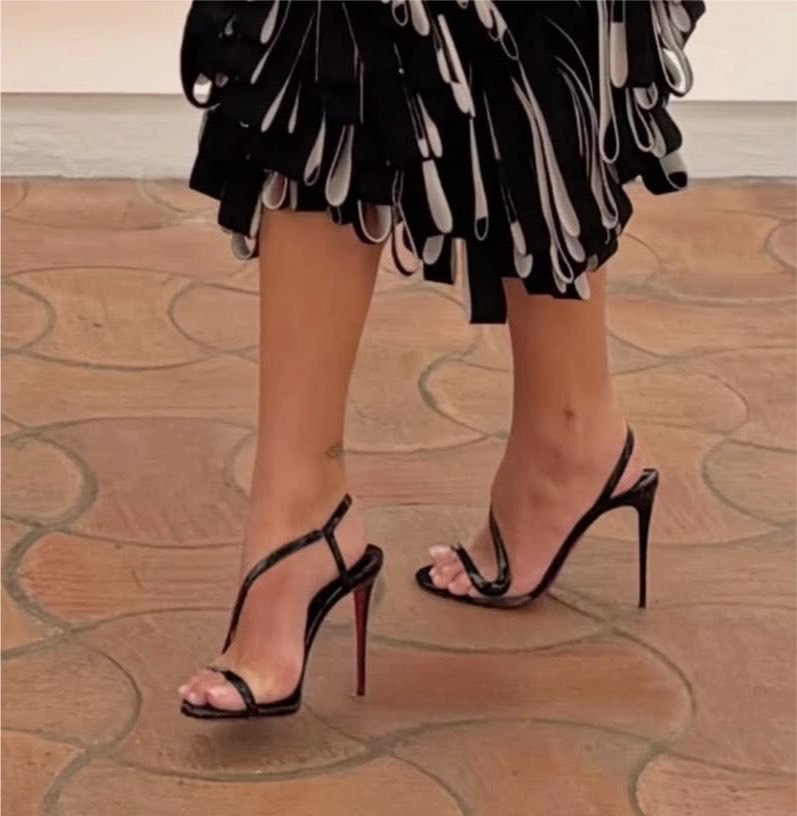 softtinted's tweet photo. the heels and the fringe dress 💕💕💕💕💕💕 https://t.co/Lj08BS2I3O