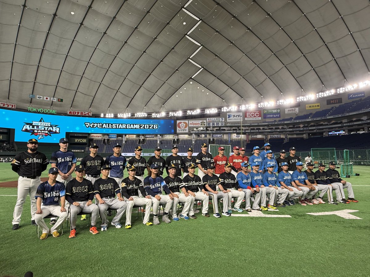 chibalotte_pr's tweet photo. パ・リーグメンバーで集合写真！
#chibalotte #広報 https://t.co/AKginqpsXg