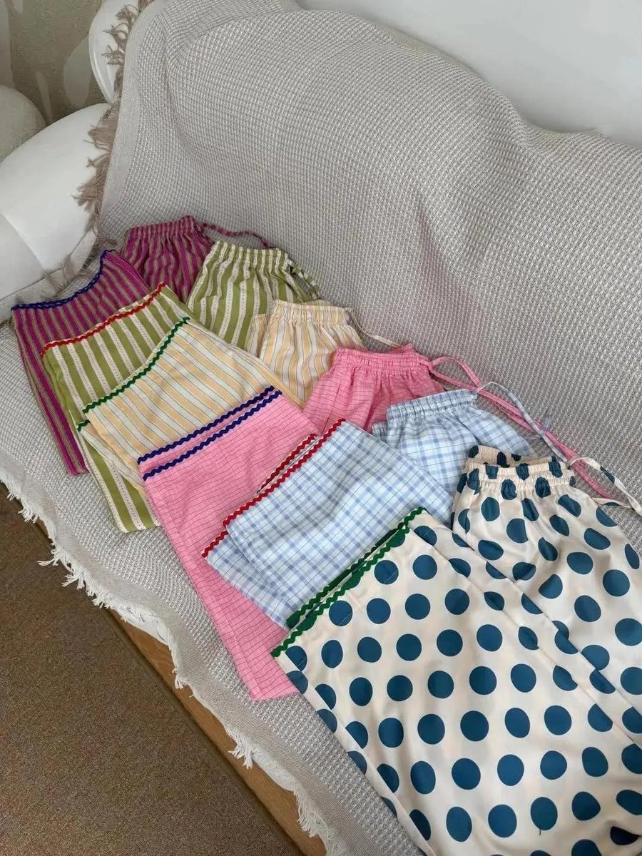 Eshaagogreen's tweet photo. UMUR 30+ BARU TAU CELANA BARREL ITUUU 😭😭
Lucu lucu bangettttt cek deh
https://t.co/cAMagYFYPm

Mau CO Takutnya di orang lain keliatan effortless...
Pas di aku malah jadi ondel-ondel. 😭🤣 https://t.co/xKSIpqFDzm