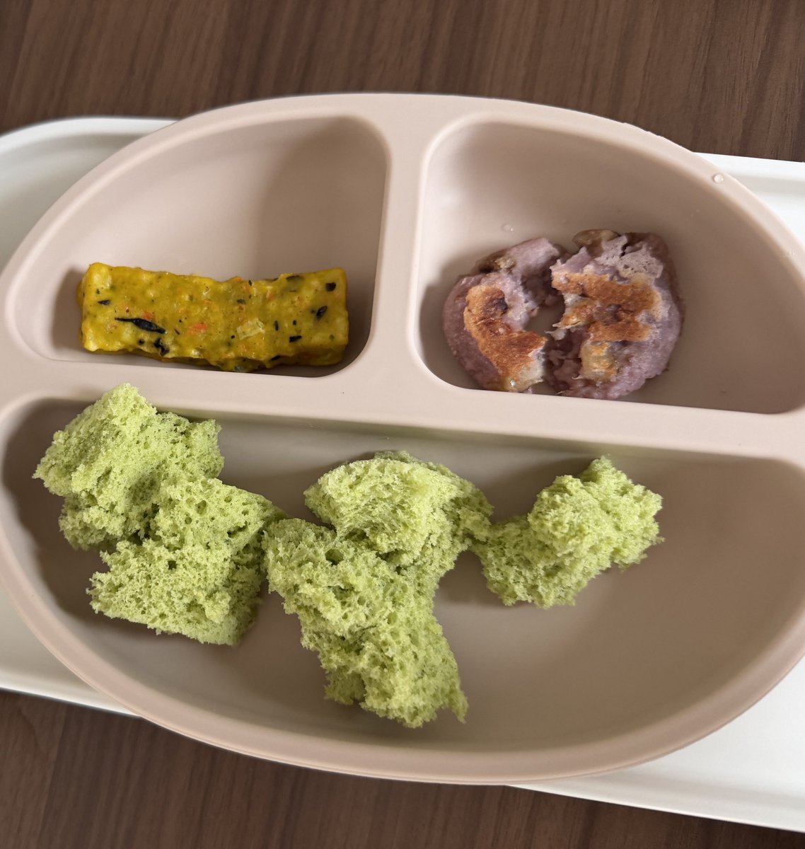 nasuka0215's tweet photo. そういえばワンプレート食器初めてみた！
もしかしたら、もしかしたら少しは食べるかも！？ https://t.co/Ru4e6EdWeM