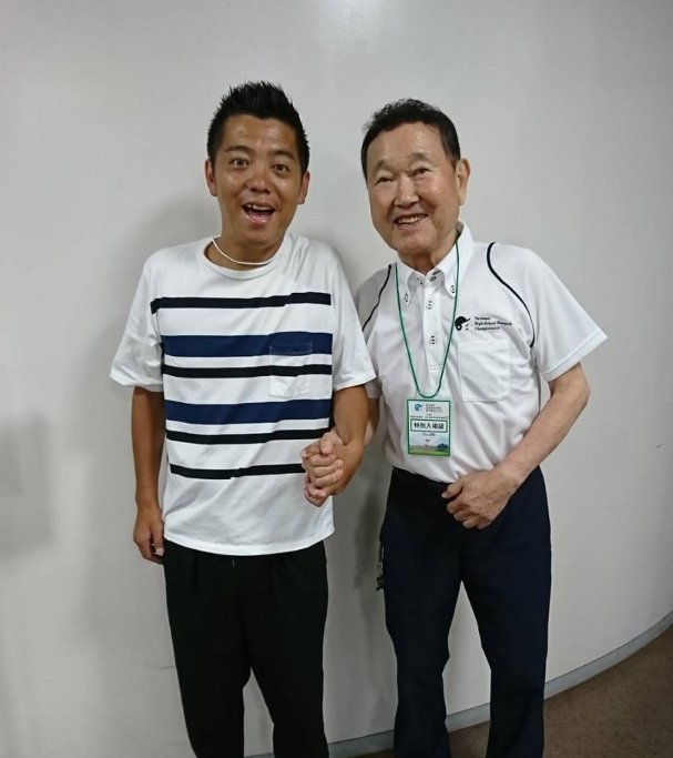 kuritanau's tweet photo. 夏の大阪大会決勝のスタンドで
板東英二さんの訃報を知りました。
ここ数年は連絡がとれず、寂しかったです。
ネタ番組からパチンコ屋さんの営業まで大変お世話になりました。
与力町公園で早朝からネタ合わせしましたねー。
板東さんのおかげで飯食えるようになりました。
ありがとうございました⚾ https://t.co/MbJZI5li0O