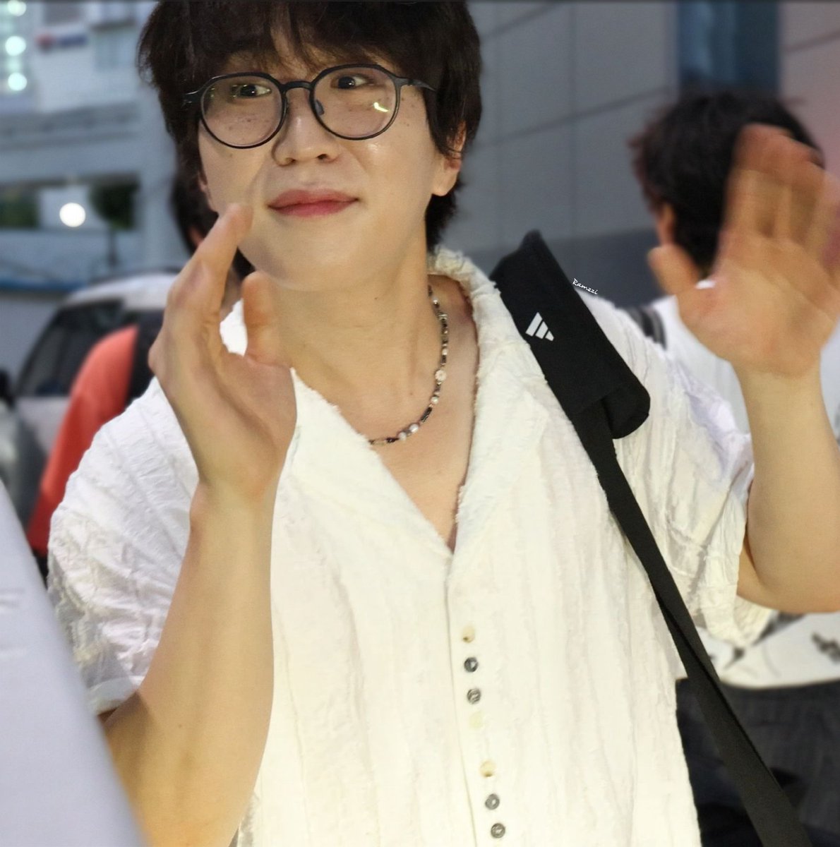 nerd_JUICY's tweet photo. 260726 파도의고점 대구

눈웃음을 막 막 막 https://t.co/MRlCLcxXxq