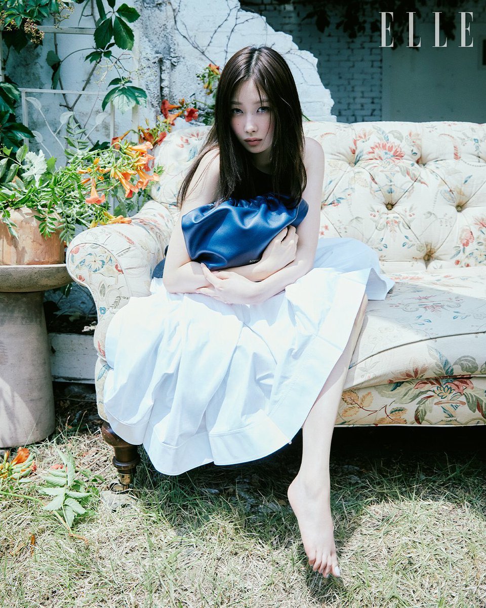 gisellemuseum's tweet photo. 240725 X aespa

GISELLE X LOEWE 🤎

📸 ELLE KOREA

#GISELLE #지젤 #ジゼル
@aespa_official #gisellemuseum https://t.co/QYwF6kDLgb