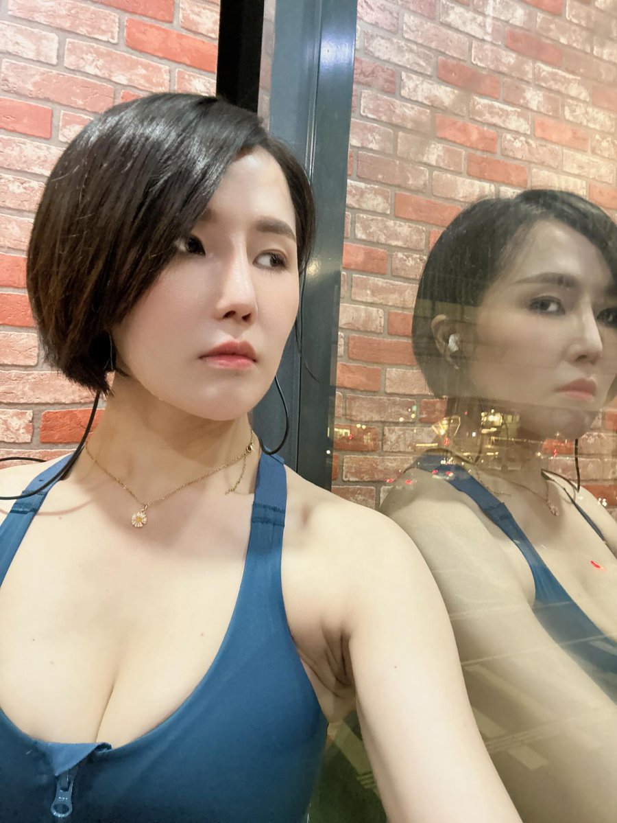 FlGuurl's tweet photo. 今晚鍛鍊隨拍
好累喔
虽然拒绝不了工作的繁忙
但是还能调剂一下枯燥
大家有每天堅持一件事嗎 https://t.co/TRm4DwFJlU