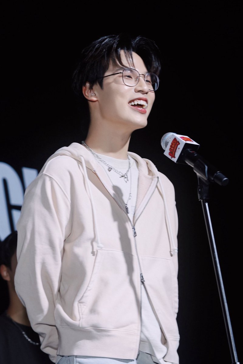 bacontimes's tweet photo. 🎤🎙️

#BaconTimeFanMeet #bacontimethememory
#ทีมBaconTime #Ampverse https://t.co/fn4qhi1DSy