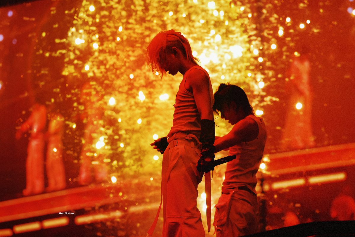jinnieXbbokie's tweet photo. THIS HYUNLIX PICTURE IS INSANE ❤️‍🔥 https://t.co/RKgeugdDze