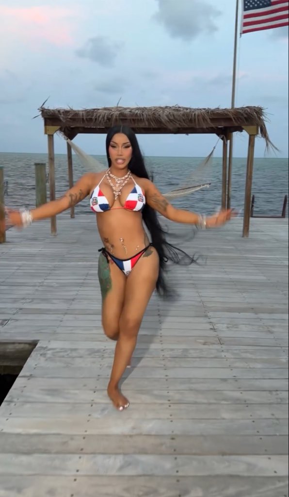 peace_igho's tweet photo. Cardi b shows off new body after she removed her BBL. https://t.co/BVqb19KeAr