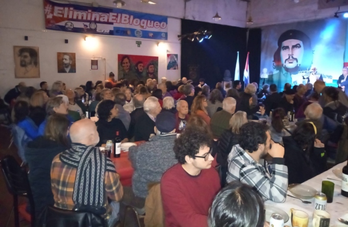 infocapac's tweet photo. En Buenos Aires recordaron el Asalto al Cuartel Moncada en #Cuba
Argentinos desbordaron la noche del 25 de julio el galpón de la calle Alsina exaltando la gesta de los asaltos a los cuarteles Moncada, en Santiago, y Carlos Manuel de Céspedes, en Bayamo
https://t.co/q2MqtUUH8e https://t.co/TbRF73Qfz1