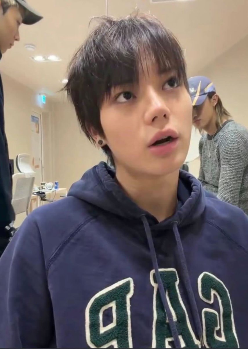 jeans4sho's tweet photo. he is so damn pretty https://t.co/XfKZ9Cqv66