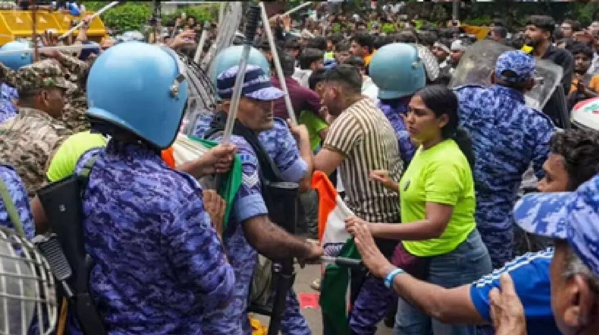 NewsDeshbandhu's tweet photo. बिहार-असम में प्रदर्शनकारियों की रिहाई का रास्ता साफ, सीजेपी-सरकार की आधी रात बैठक के बाद बड़ा दावा
https://t.co/zavO4qrjf4
#deshbandhu #bihar #aasam #CJP #PMMODI https://t.co/0mrGjzg9q5