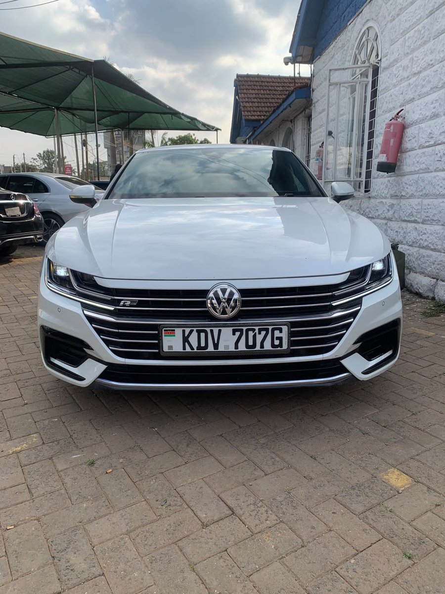 LeograndAuto's tweet photo. 2018 Volkswagen Arteon 2000cc turbo petrol. Aftermarket wheels, 6 pot porsche brake kit. Only asking 3.3 million. https://t.co/KrzvA5WRph