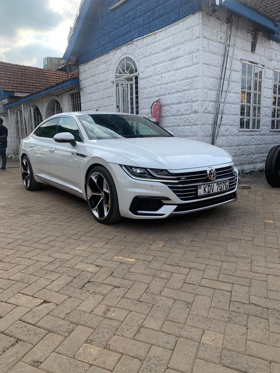 LeograndAuto's tweet photo. 2018 Volkswagen Arteon 2000cc turbo petrol. Aftermarket wheels, 6 pot porsche brake kit. Only asking 3.3 million. https://t.co/KrzvA5WRph
