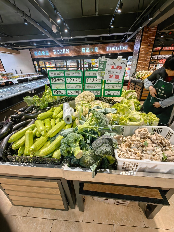 volv4_'s tweet photo. Fresh organic veggies u0026 homemade pasta sauce restock at our neighborhood market! Grab yours before they’re gone – local goodness delivered to your plate. https://t.co/V8ekNHfVHO